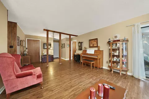 Living - 321 Heritage Pl, De Queen, AR 71832 photo 1 of 3