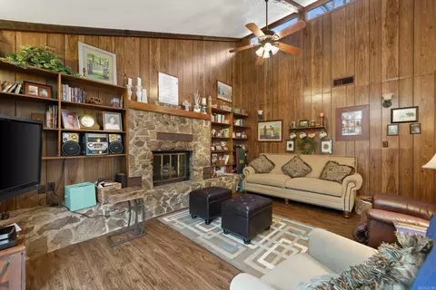 Living - 321 Heritage Pl, De Queen, AR 71832 photo 2 of 3
