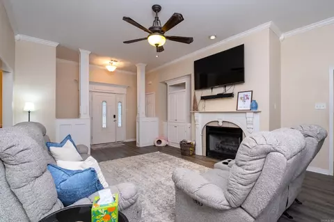 Living - 10 Woodlawn Cir, Beebe, AR 72012 photo 6 of 6
