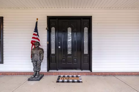 Entry Way - 10 Woodlawn Cir, Beebe, AR 72012 photo 1 of 2