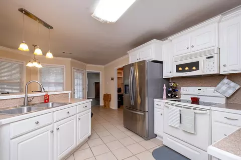 Kitchen - 10 Woodlawn Cir, Beebe, AR 72012 photo 1 of 7