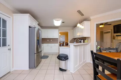 Kitchen - 10 Woodlawn Cir, Beebe, AR 72012 photo 6 of 7