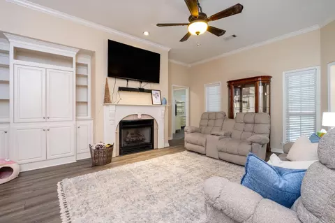 Living - 10 Woodlawn Cir, Beebe, AR 72012 photo 4 of 6