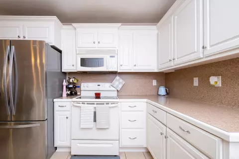 Kitchen - 10 Woodlawn Cir, Beebe, AR 72012 photo 2 of 7