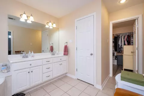 Bath - 10 Woodlawn Cir, Beebe, AR 72012 photo 2 of 2