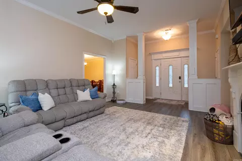 Living - 10 Woodlawn Cir, Beebe, AR 72012 photo 1 of 6