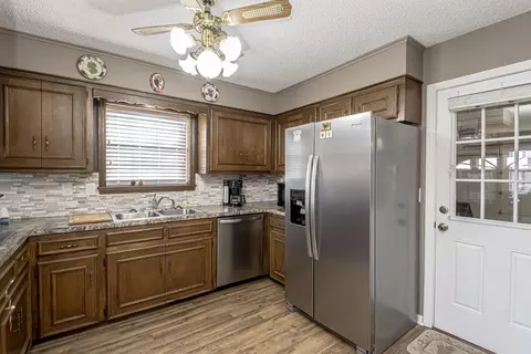 1914 Doris Dr, Benton, AR 72015 photo 6