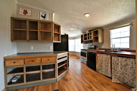 Kitchen - 135 Violet Ln, Mena, AR 71953 photo 1 of 3