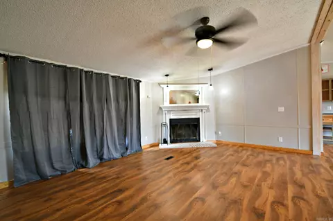 Living - 135 Violet Ln, Mena, AR 71953 photo 3 of 4