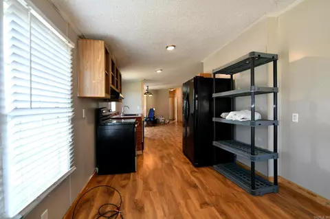 Kitchen - 135 Violet Ln, Mena, AR 71953 photo 2 of 3
