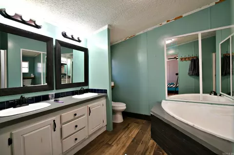 Bath - 135 Violet Ln, Mena, AR 71953 photo 1 of 3