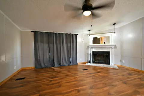 Living - 135 Violet Ln, Mena, AR 71953 photo 2 of 4