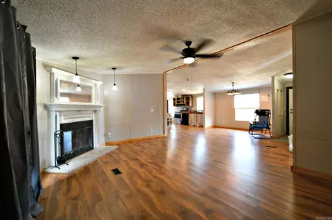 Living - 135 Violet Ln, Mena, AR 71953 photo 4 of 4