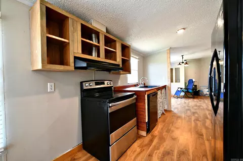 Kitchen - 135 Violet Ln, Mena, AR 71953 photo 3 of 3