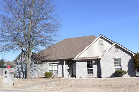 319 Billy Davis Dr, Searcy, AR 72143