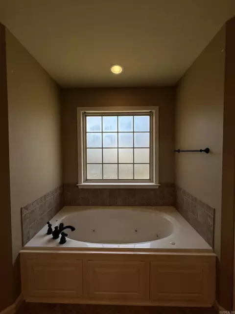 Bath - 5223 Charles Ct, Bryant, AR 72022 photo 6 of 6