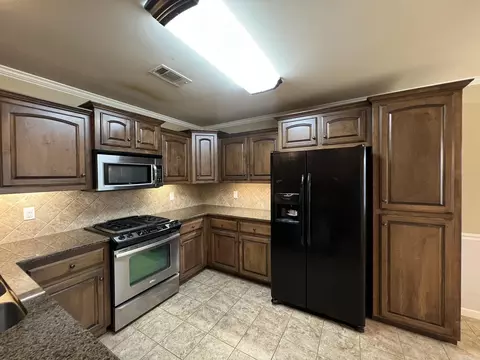 Kitchen - 5223 Charles Ct, Bryant, AR 72022 photo 8 of 9