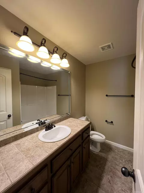 Bath - 5223 Charles Ct, Bryant, AR 72022 photo 1 of 6