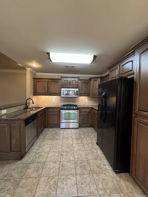Kitchen - 5223 Charles Ct, Bryant, AR 72022 photo 4 of 9