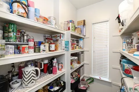 Kitchen - 613 Creekside Cv, Bryant, AR 72022 photo 8 of 8