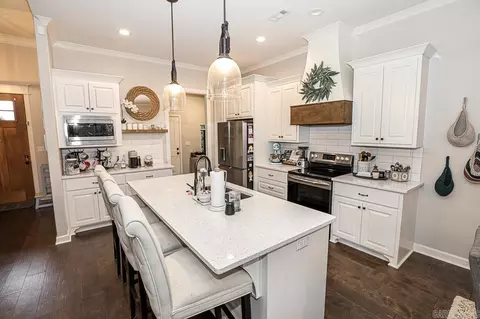 Kitchen - 613 Creekside Cv, Bryant, AR 72022 photo 1 of 8