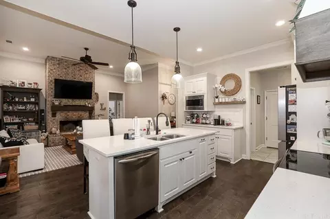 Kitchen - 613 Creekside Cv, Bryant, AR 72022 photo 7 of 8