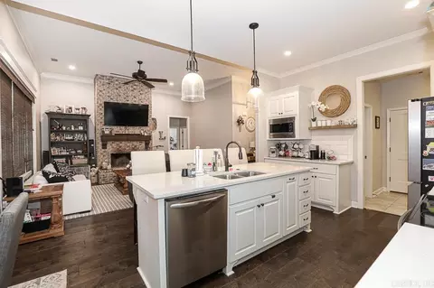 Kitchen - 613 Creekside Cv, Bryant, AR 72022 photo 5 of 8