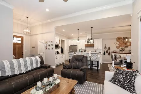 Living - 613 Creekside Cv, Bryant, AR 72022 photo 4 of 4