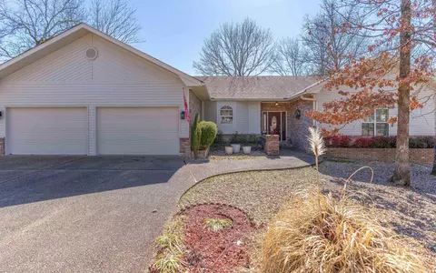 5 Levantino Ln, Hot Springs Village, AR 71909