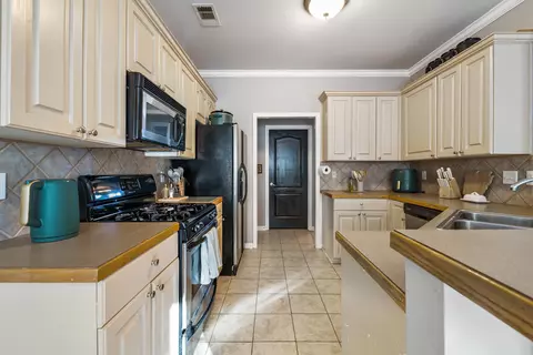 Kitchen - 3508 Forge Dr, Benton, AR 72015 photo 3 of 3