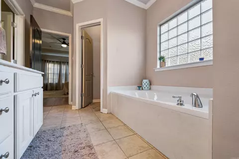 Bath - 3508 Forge Dr, Benton, AR 72015 photo 1 of 4