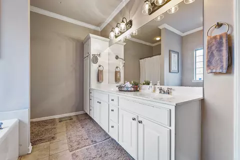 Bath - 3508 Forge Dr, Benton, AR 72015 photo 2 of 4