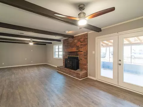 Living - 2901 Wren St, Pine Bluff, AR 71603 photo 2 of 4