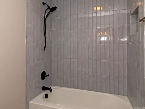 Bath - 2901 Wren St, Pine Bluff, AR 71603 photo 5 of 6