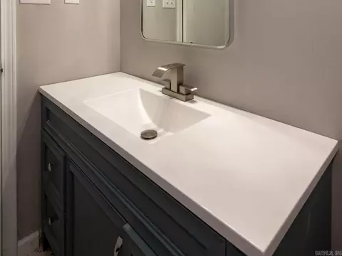 Bath - 2901 Wren St, Pine Bluff, AR 71603 photo 3 of 6