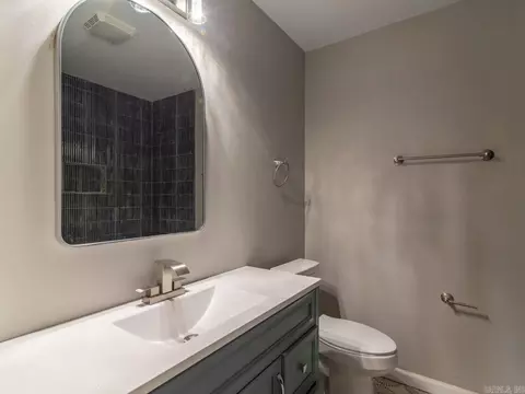 Bath - 2901 Wren St, Pine Bluff, AR 71603 photo 1 of 6