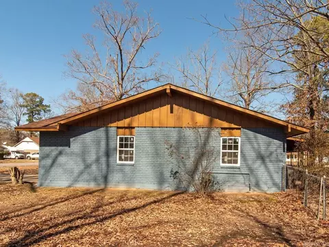 Exterior - 2901 Wren St, Pine Bluff, AR 71603 photo 5 of 9