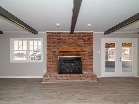 Living - 2901 Wren St, Pine Bluff, AR 71603 photo 1 of 4
