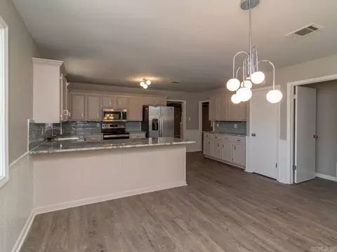 Kitchen - 2901 Wren St, Pine Bluff, AR 71603 photo 3 of 6