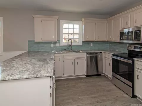 Kitchen - 2901 Wren St, Pine Bluff, AR 71603 photo 4 of 6