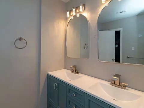 Bath - 2901 Wren St, Pine Bluff, AR 71603 photo 6 of 6
