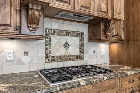 Kitchen - 6573 Westminster, Benton, AR 72019 photo 6 of 7