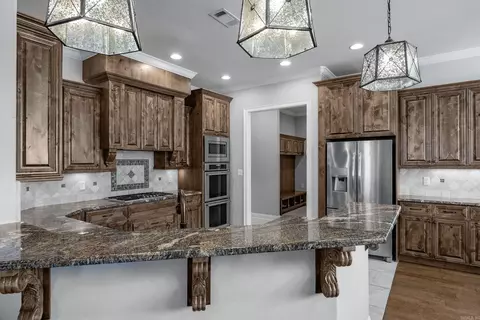 Kitchen - 6573 Westminster, Benton, AR 72019 photo 3 of 7