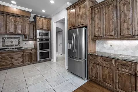 Kitchen - 6573 Westminster, Benton, AR 72019 photo 4 of 7