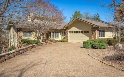 11 Narvaez Ln, Hot Springs Village, AR 71909
