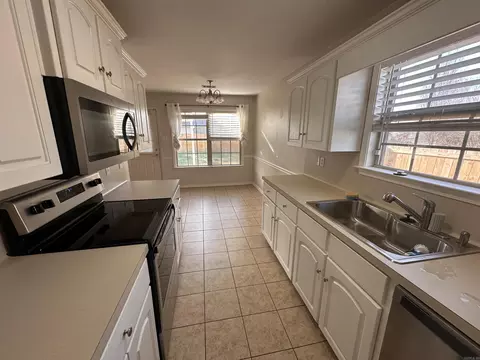 Kitchen - 4 Moonlight Cv, Ward, AR 72176 photo 4 of 4