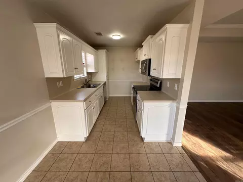 Kitchen - 4 Moonlight Cv, Ward, AR 72176 photo 2 of 4