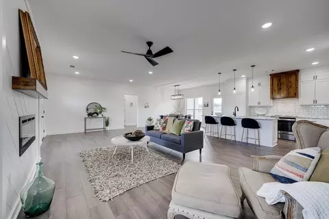 Living - 2 Persimmon Ridge Ln, Greenbrier, AR 72058 photo 3 of 3