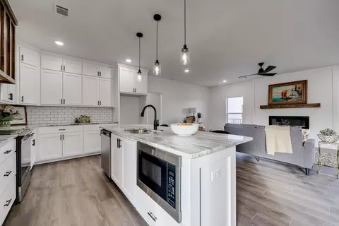 Kitchen - 2 Persimmon Ridge Ln, Greenbrier, AR 72058 photo 4 of 7