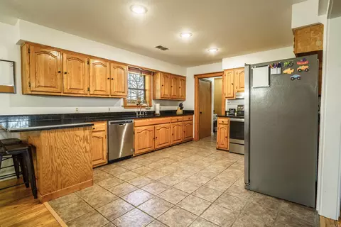 Kitchen - 80 E Cardinal Rd, Cave City, AR 72521 photo 1 of 4